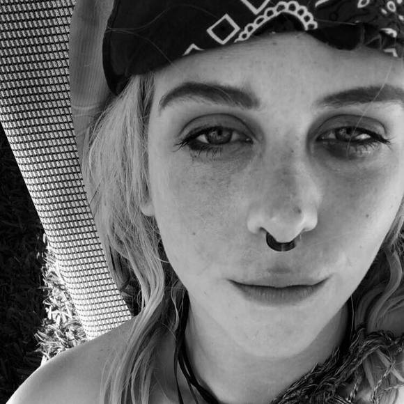 Meet your Posher, Audrey - Picture 1 of 1